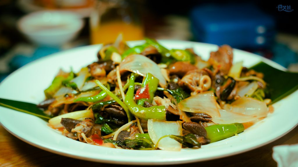 膠質滿滿的三杯新港「海」豬腳